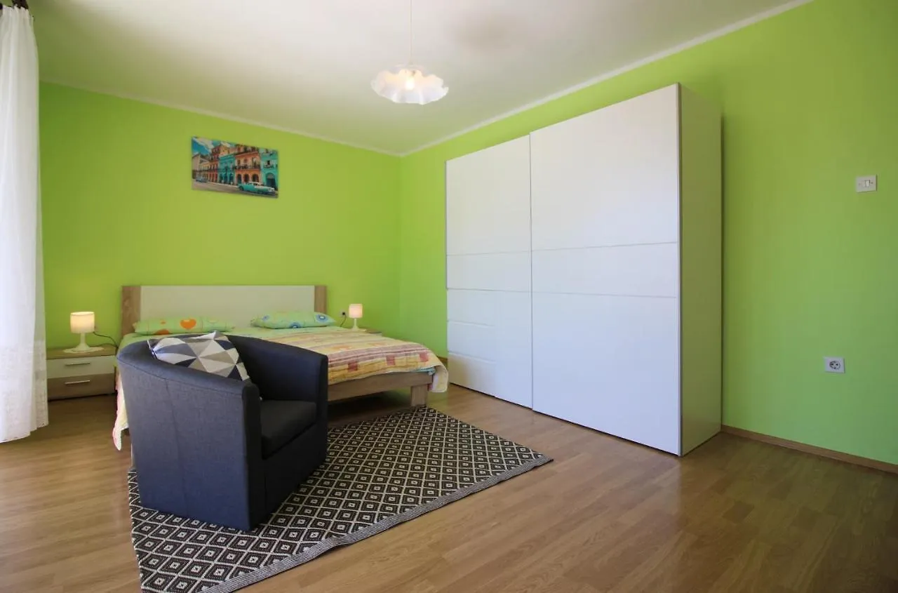 Apartment In Porec/Istrien 37126